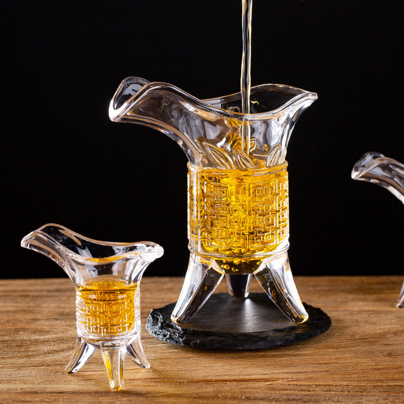 帝王杯玻璃酒杯中式酒樽仿古代三足爵杯家用创意白酒杯一口小酒杯