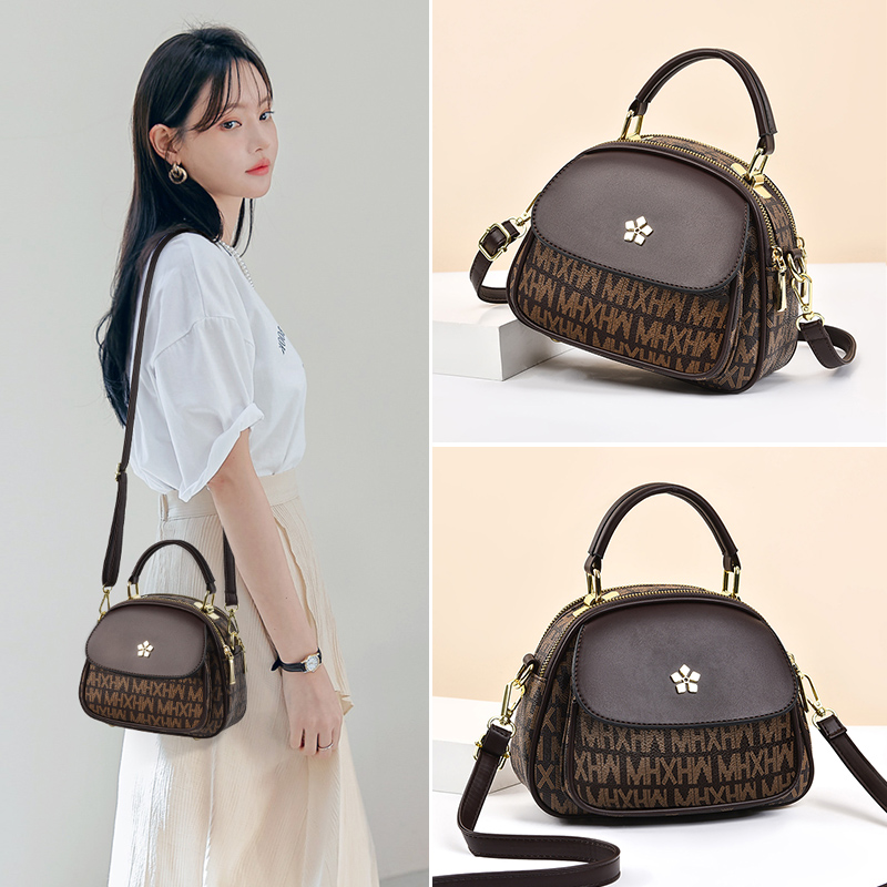 抖音网红同款包包包包女女士2022年新款斜挎包妈妈通用款女包