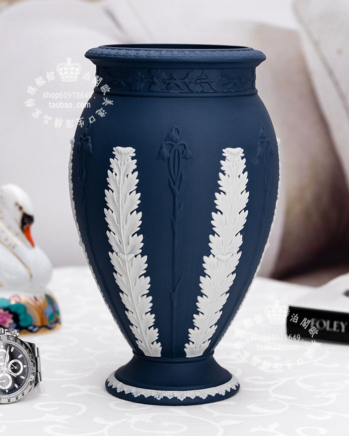英国wedgwood波特兰深蓝经典莨苕叶陶瓷浮雕欧式花瓶花瓶