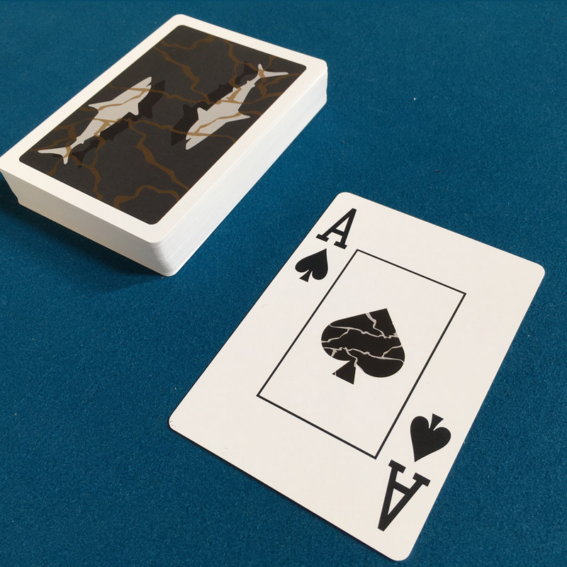 扑克臻选德州扑克牌塑料宽牌大字细砂背面鲨鱼扑克