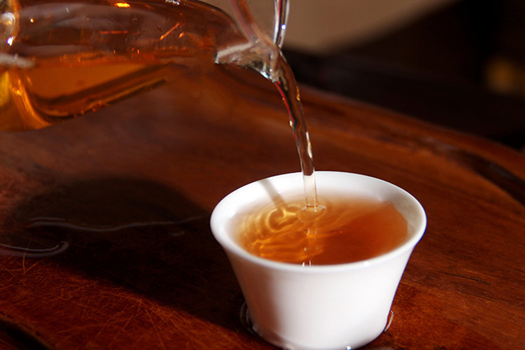 普洱茶生茶82年 老班章 生茶 沱茶布朗山古树纯料 生沱珍藏版老茶