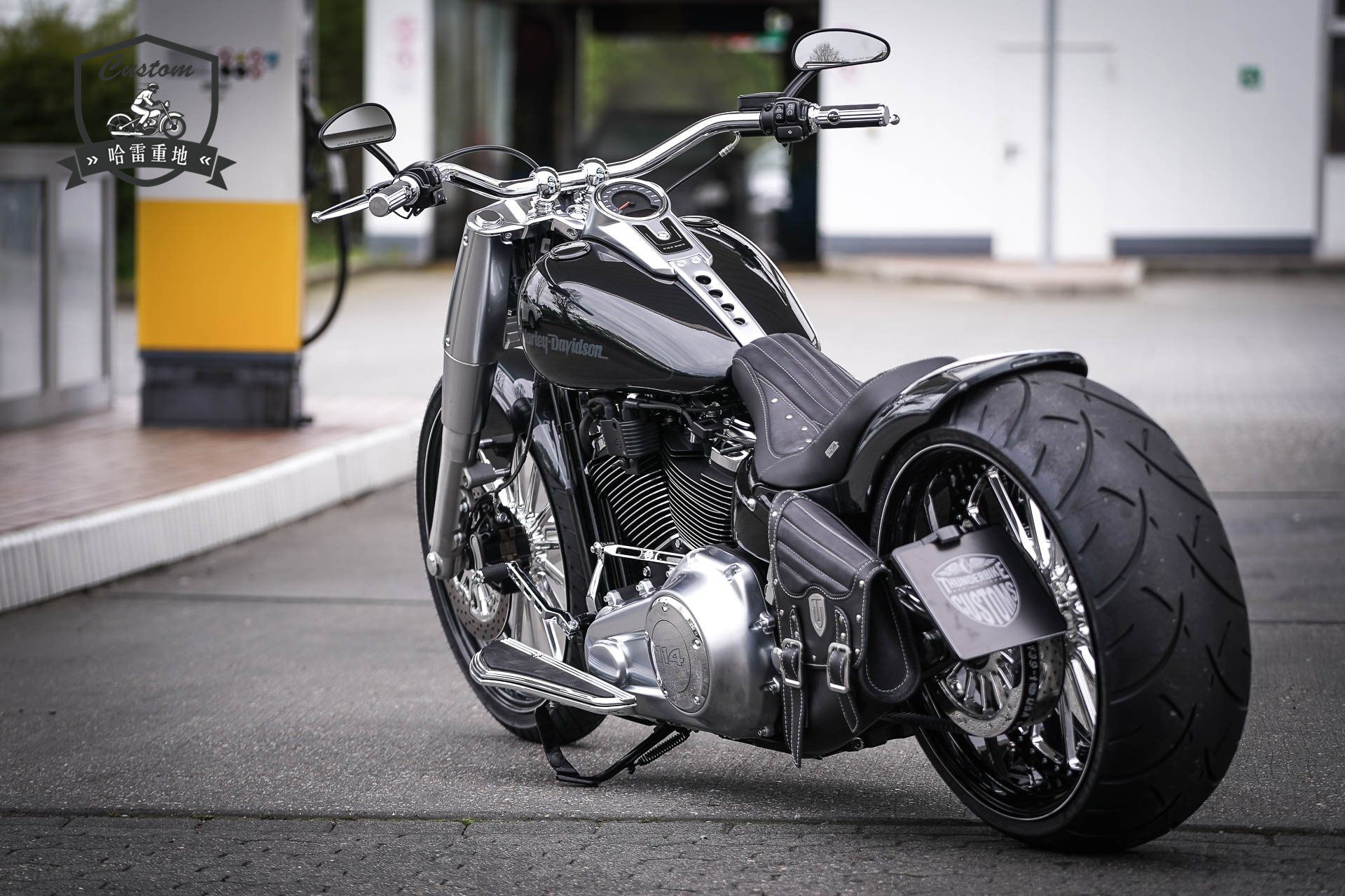 哈雷改装突破者肥仔象牌260后轮胎me88826040vr18加大无损