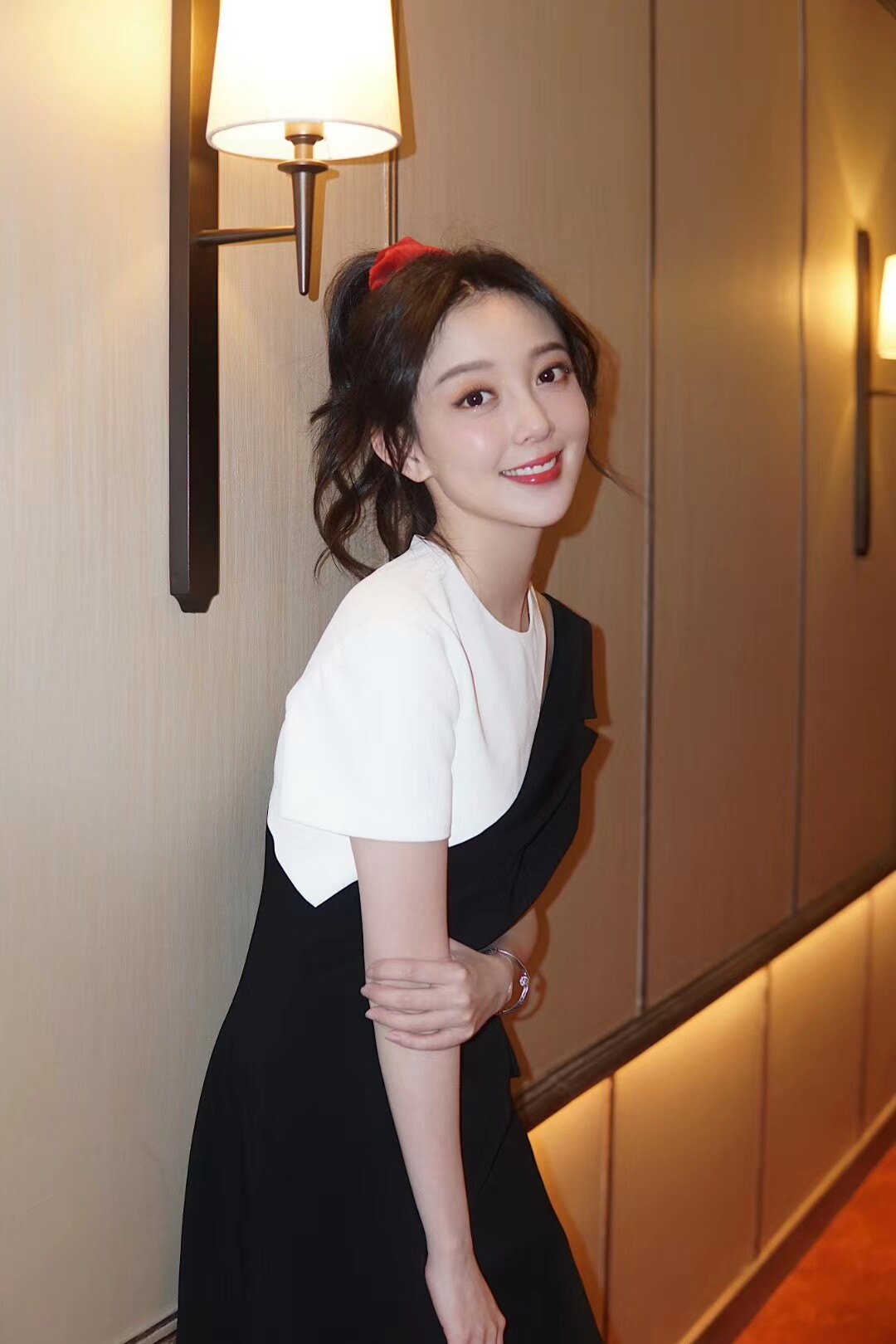 汪小敏黑白显瘦修身礼服拼接撞色气质设计师新款连衣裙