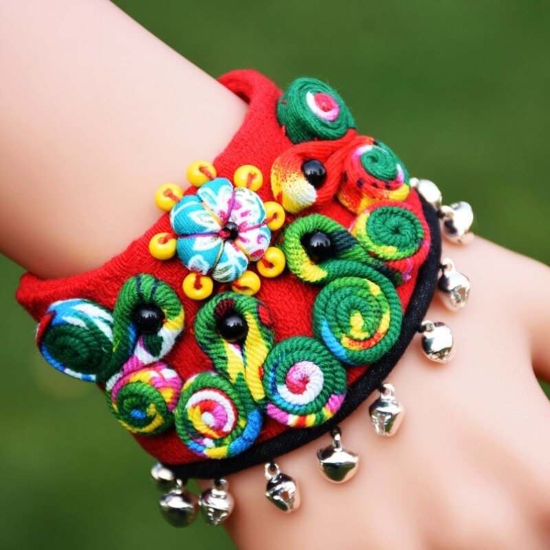 民族风手工编织手链花卉舞蹈布艺铃铛护腕女生手链