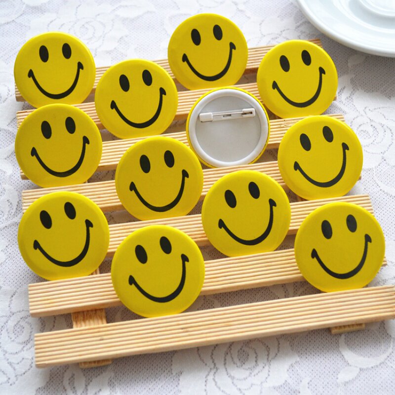 笑脸徽章标准黄色胸章微笑表情胸牌卡通儿童胸针