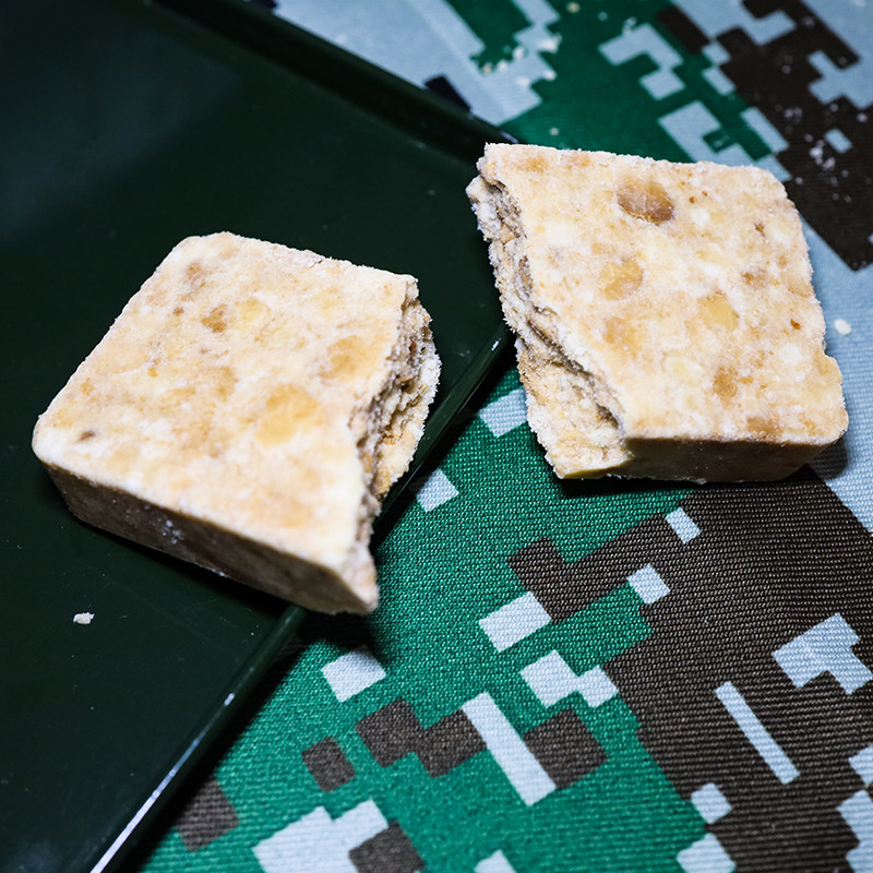 压缩饼干食品特种兵军粮高能量能量营养零食饱腹单兵压缩饼干