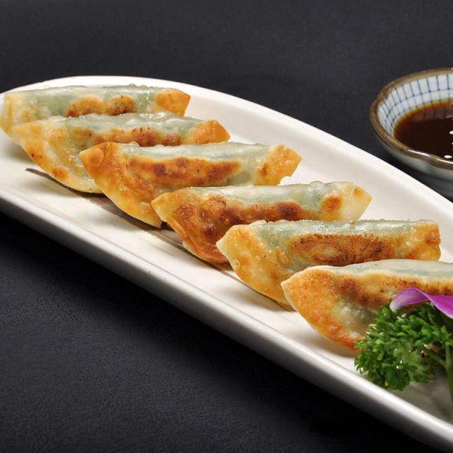 日式煎饺速食蒸饺早餐锅贴贴水饺子小吃微波水饺