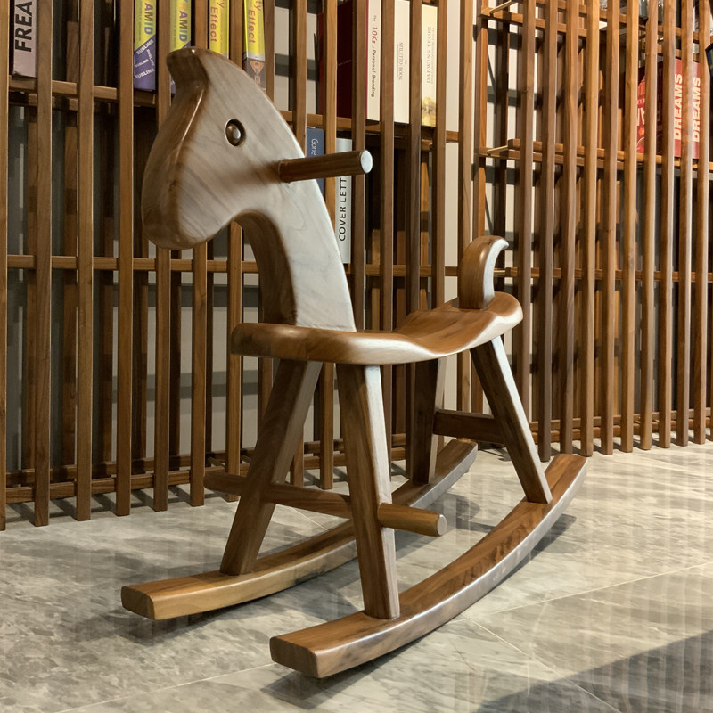 finnnavian芬纳维亚装置艺术摆件胡桃实木木马手工儿童学习椅