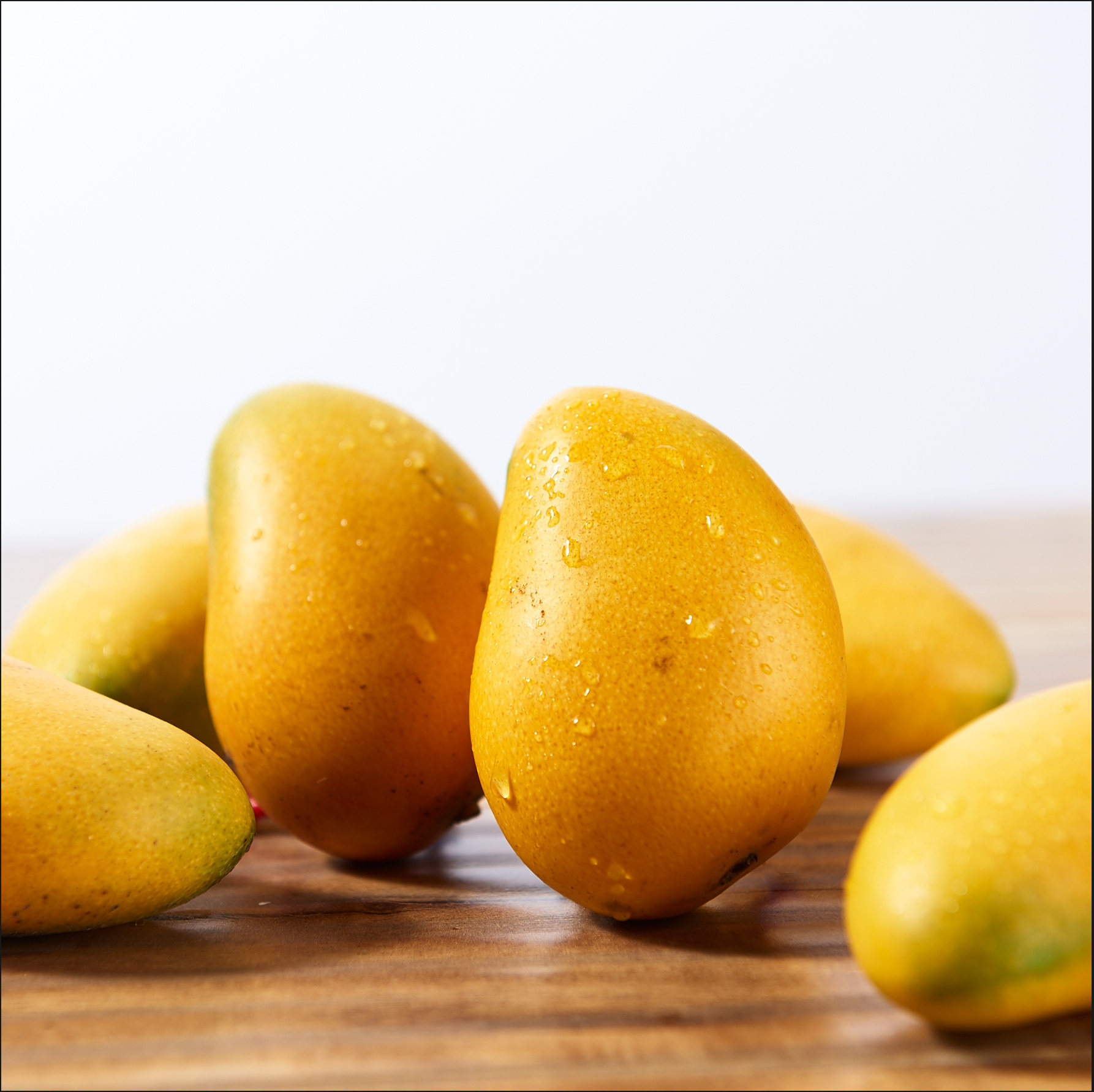 芒果有祛疾止咳的功效,对咳嗽,痰多,气喘等症有辅助食疗作用.