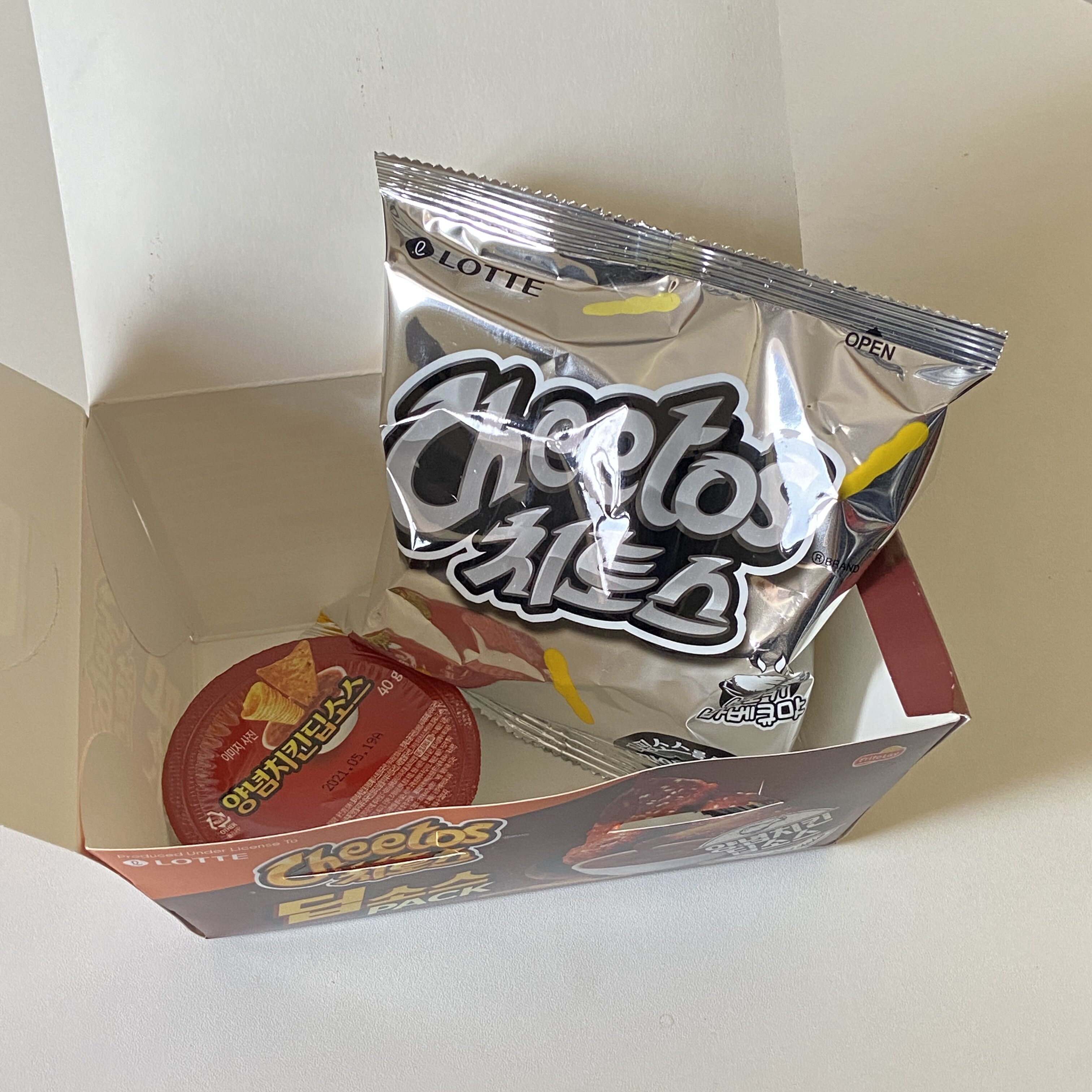 韩国进口零食乐天新品炸鸡蘸酱风味酥脆粟米膨化食品