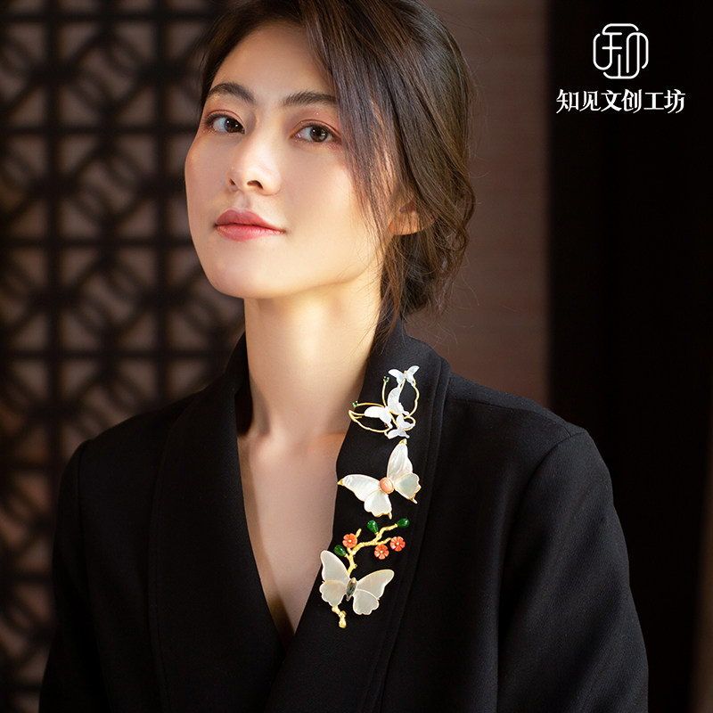 知见蝴蝶胸针高档女珍珠母贝气质奢华春夏西装防走光胸花小众设计