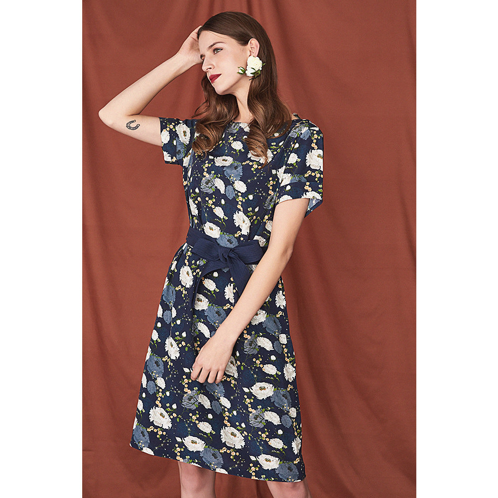 hushpuppies暇步士女装裙子2020新收印花粘纤连衣裙连衣裙