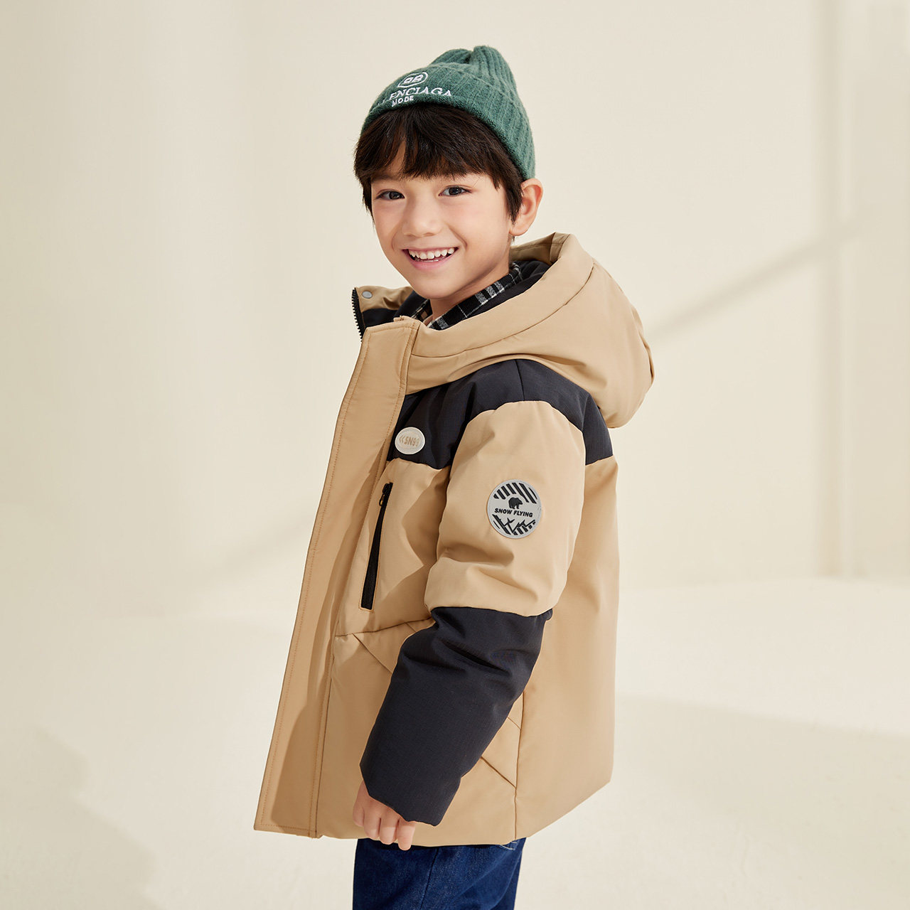 雪中飞outlets男女女同潮流撞色工装温暖连帽童装羽绒服