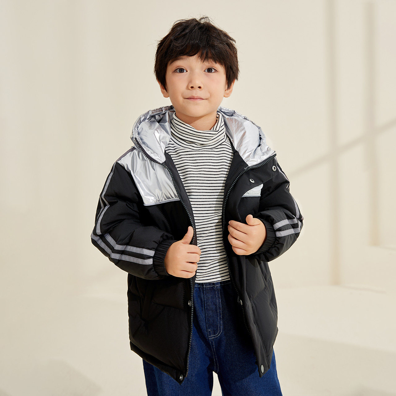 活力雪中飞outlets男女女同撞色运动温暖连帽童装羽绒服