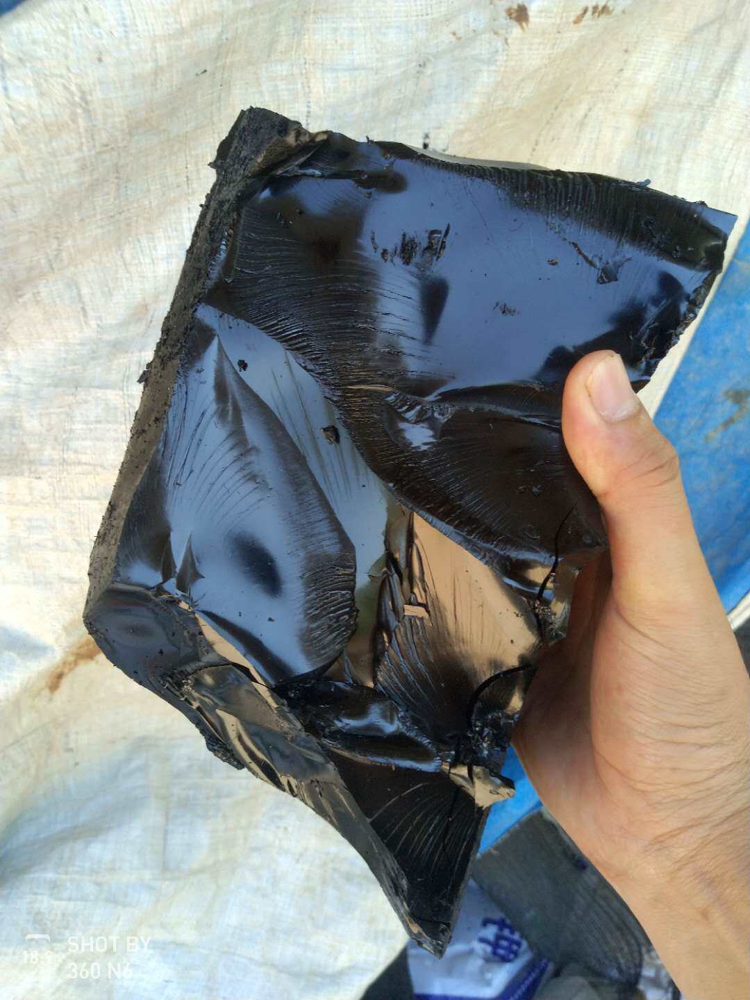 沥青防水固体柏油屋顶补漏胶泥楼顶堵漏材料防水涂料