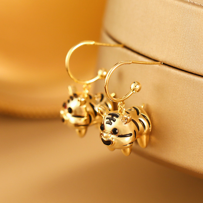 可爱爱小老虎耳环2022年新款耳钉虎年本命年轻奢耳环