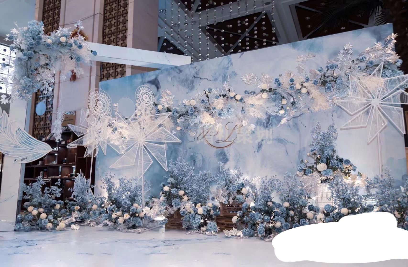 雾霾蓝浅蓝色星空婚礼迎宾区效果图蓝色婚礼留影区设计 朝阳