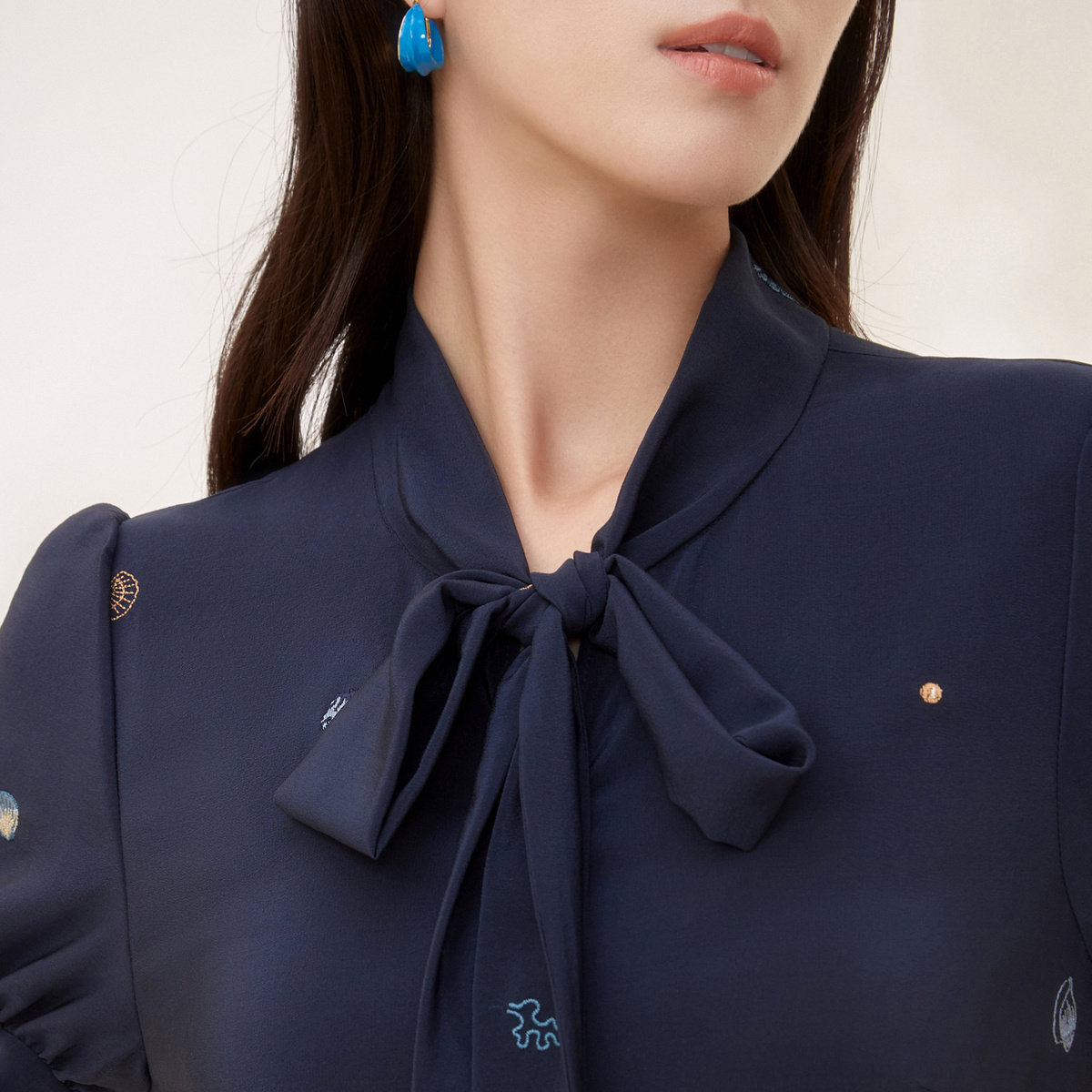vgrass维格娜丝2022夏季新款飘带带领真丝桑蚕蚕丝连衣裙