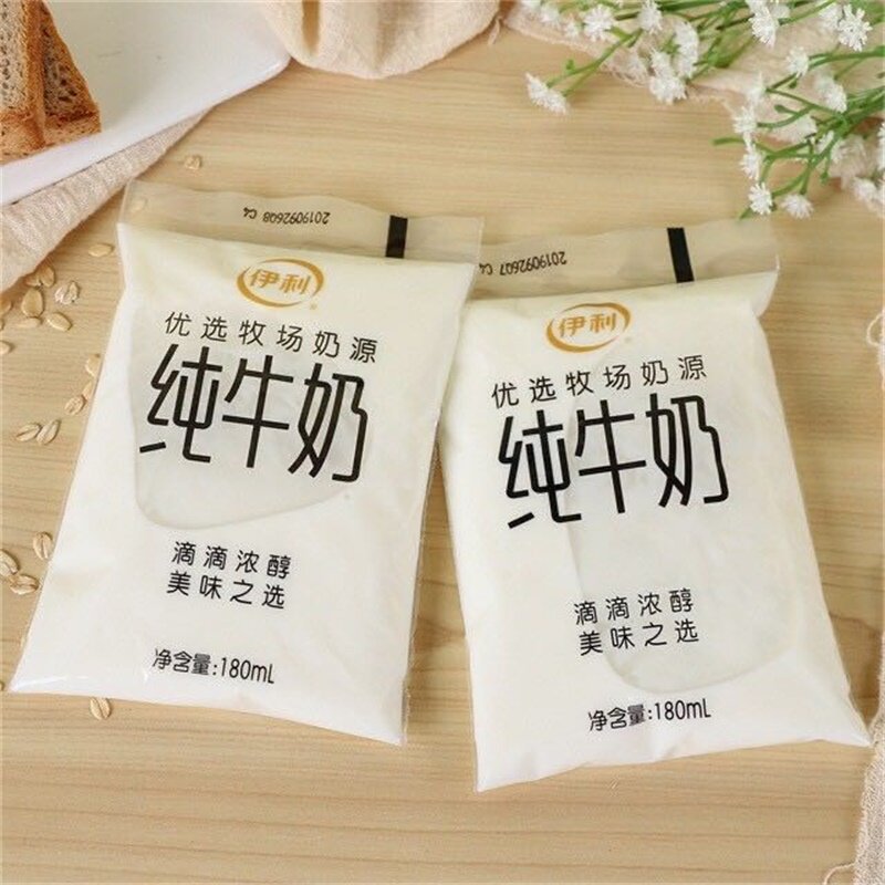 伊利纯牛奶袋装整箱鲜牛奶180g学生早餐特价团购纯牛奶