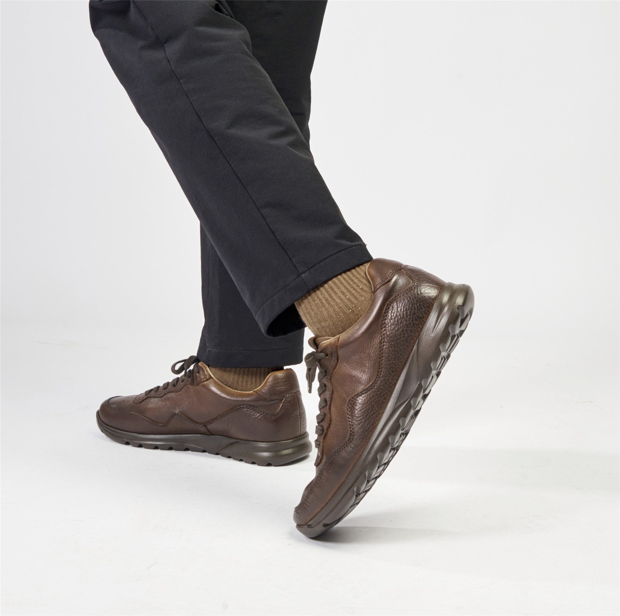 qki全真真皮男款休闲皮鞋慢跑鞋运动鞋健步时尚休闲鞋