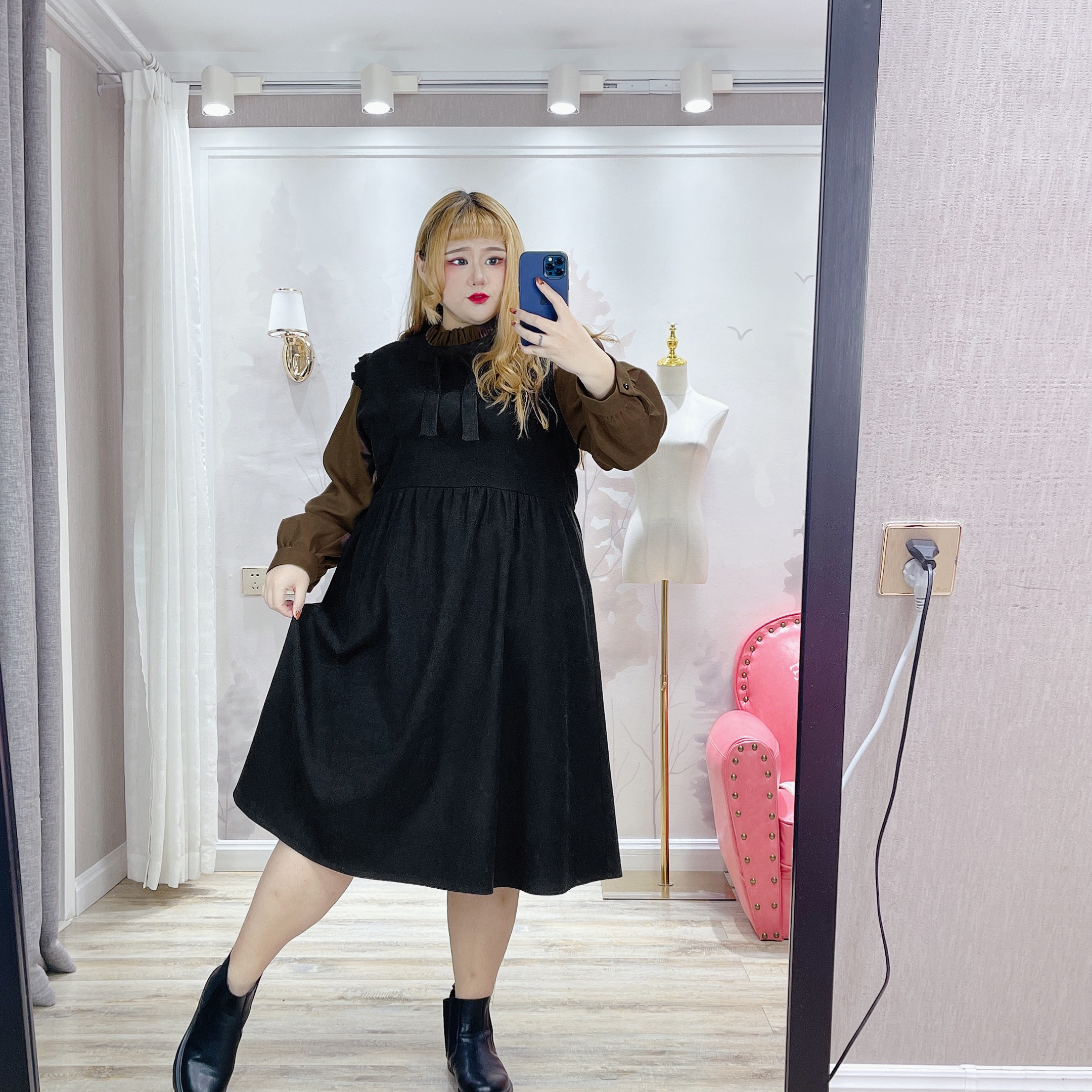 胖莹莹大码女装胖mm秋冬甜美木耳领复古洛丽塔拼接减龄显瘦连衣裙