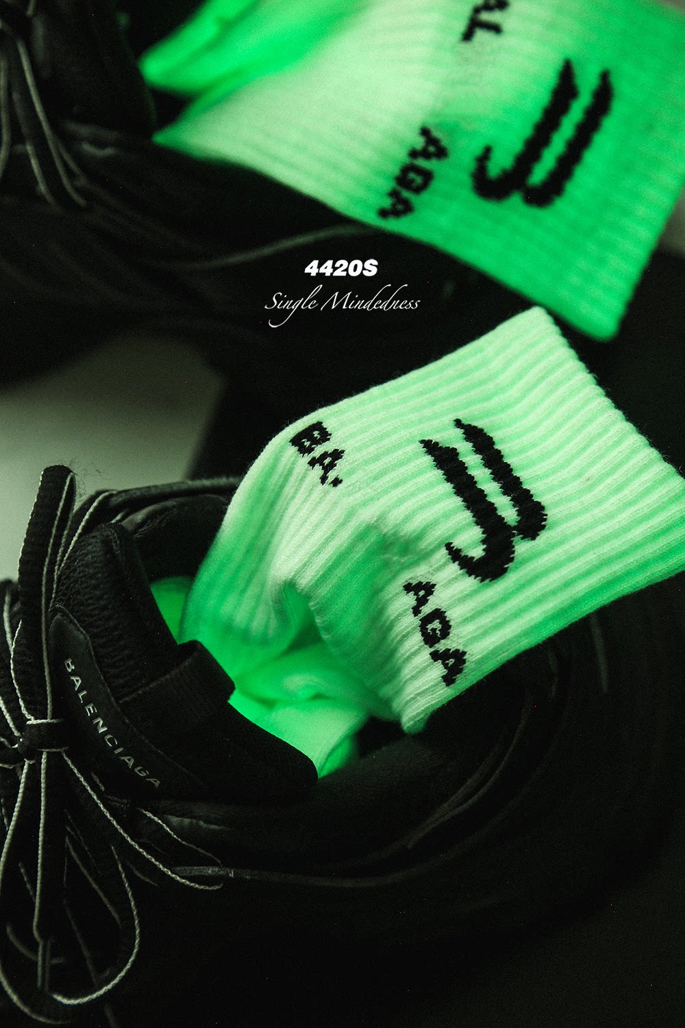 4420s春夏21ssblcg夜光荧光运动休闲中筒袜子短袜男女手套