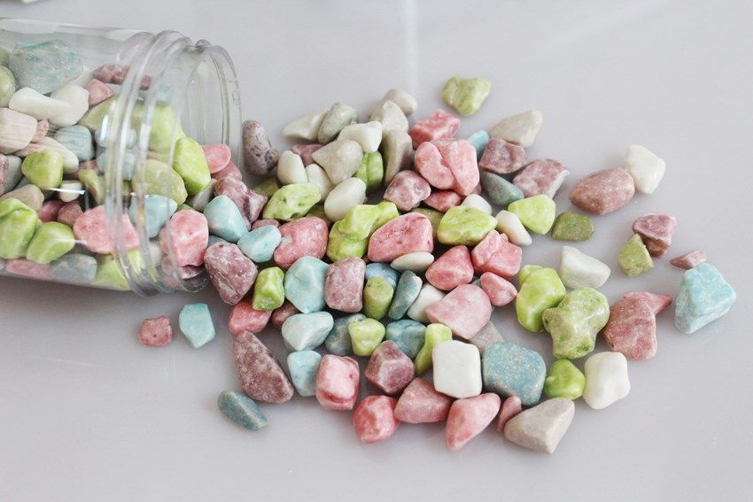 彩色石头糖罐装七彩可以吃好久的零食上课可以吃的小零食网红装饰