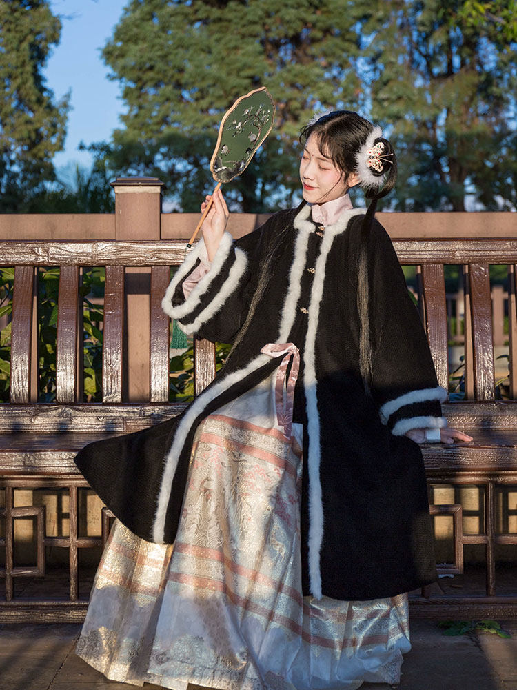 半生罗裳斑龙越涧明制汉服女织金暗纹纱马面裙原创正品春夏秋冬