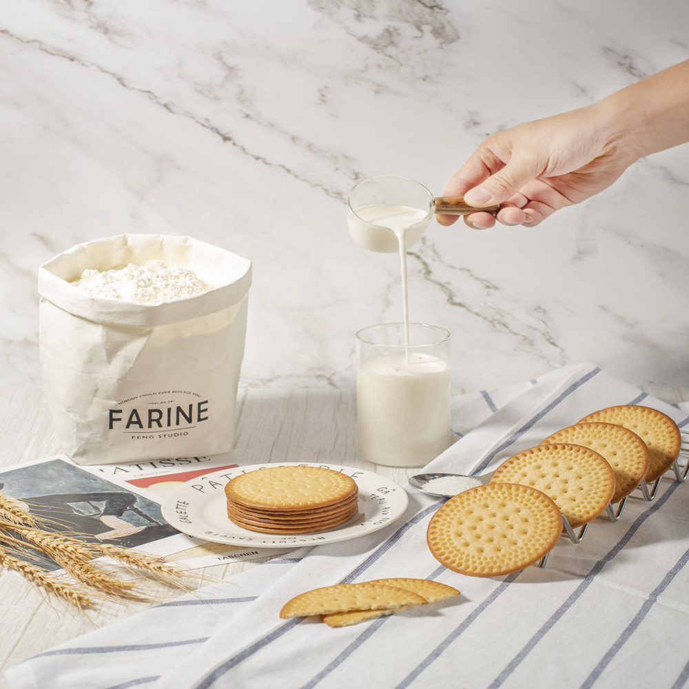 草原鲜乳大饼纯牛奶饼干养胃健康营养早餐儿童休闲零食礼盒整箱