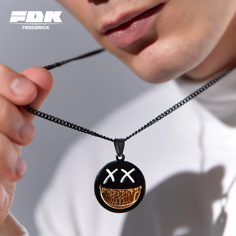 fdk毛衣项链男潮吊坠ins嘻哈笑脸小众钛钢项链