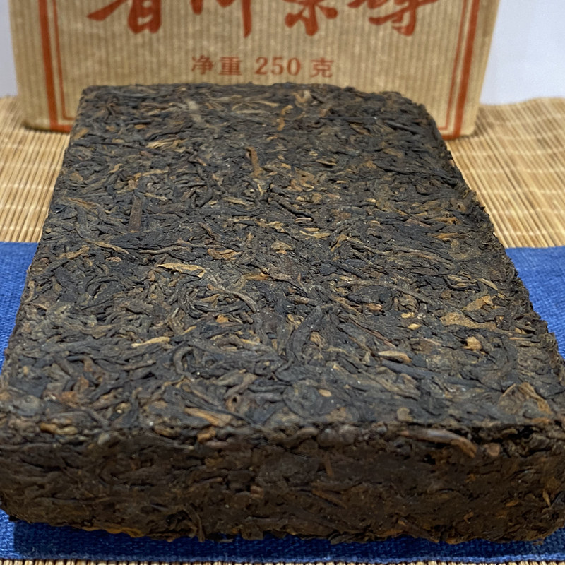 中茶80年代7562云南普洱茶熟茶干仓老茶紧压砖茶普洱