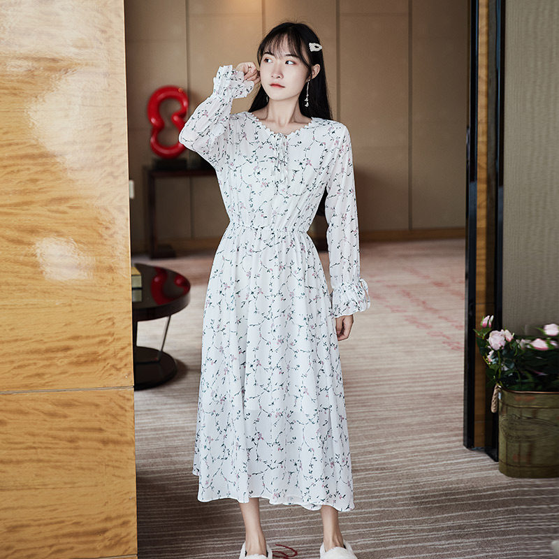 韩版白色碎花连衣裙春秋长袖小清新甜美收腰中长连衣裙
