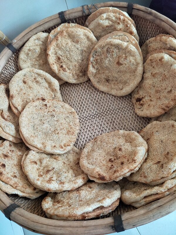 淄博特产现做现发 地方小吃淄川烧饼 倒贴芝麻大肉烧饼一份10个