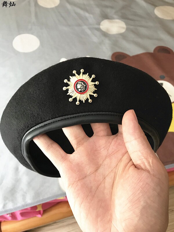19韩版军帽网红贝雷帽 大小号男女画家帽 舞台团队帽子徽章时装帽