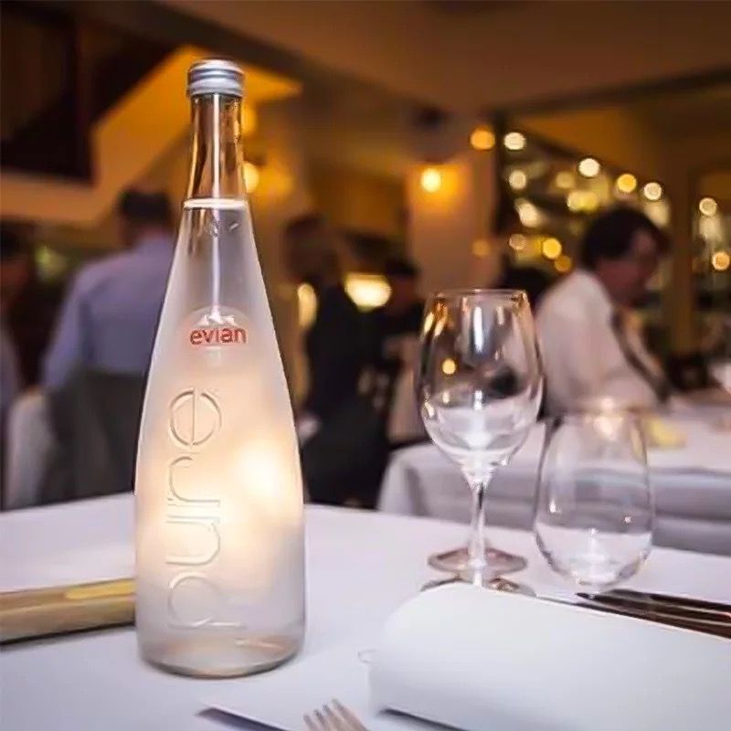 法国依云矿泉水玻璃瓶750ml12瓶整箱进口evian高端饮用水