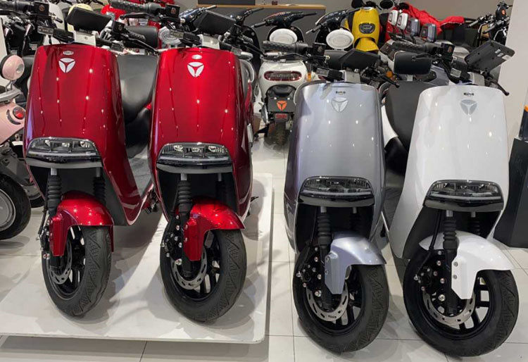 适用雅迪电动车冠能g5劲远炫酷版改装加长外卖电动车