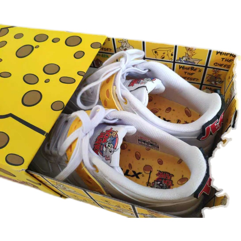 特步男鞋春季新款猫和老鼠联名板鞋魔术小白鞋休闲运动休闲鞋