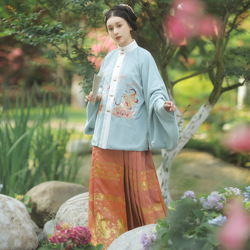 仙楚原创汉服女俏鼠登莲金马面裙明制补服刺绣汉服