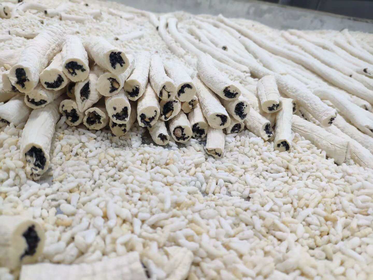 江西省特产芝麻花生夹心灌芯糖叮叮糖手工麦芽糖余干米糖厂家直销