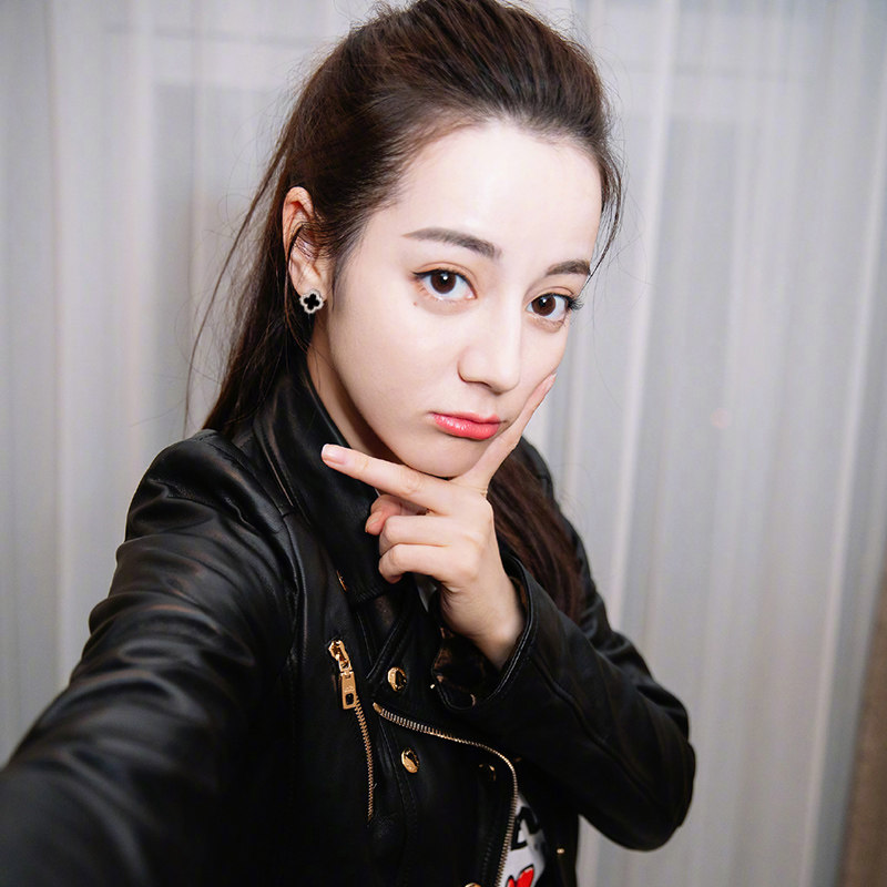 镶钻四叶草耳钉女气质网红简约小巧潮流S925纯银防过敏耳环耳饰