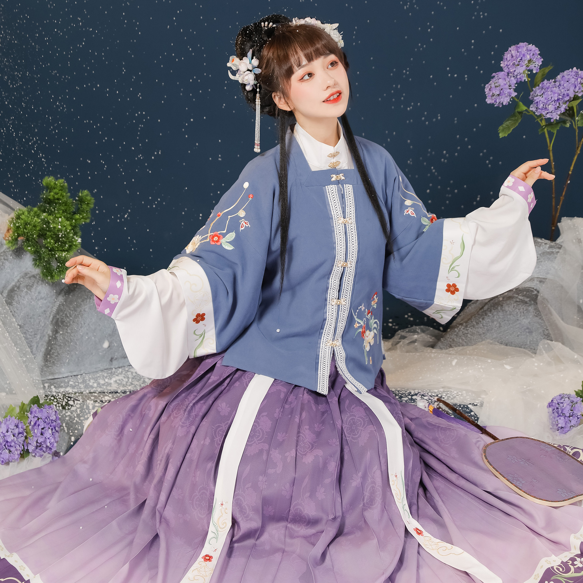 予梅素羽华裳原创拜年汉服女明制方领披汉元素加绒汉服