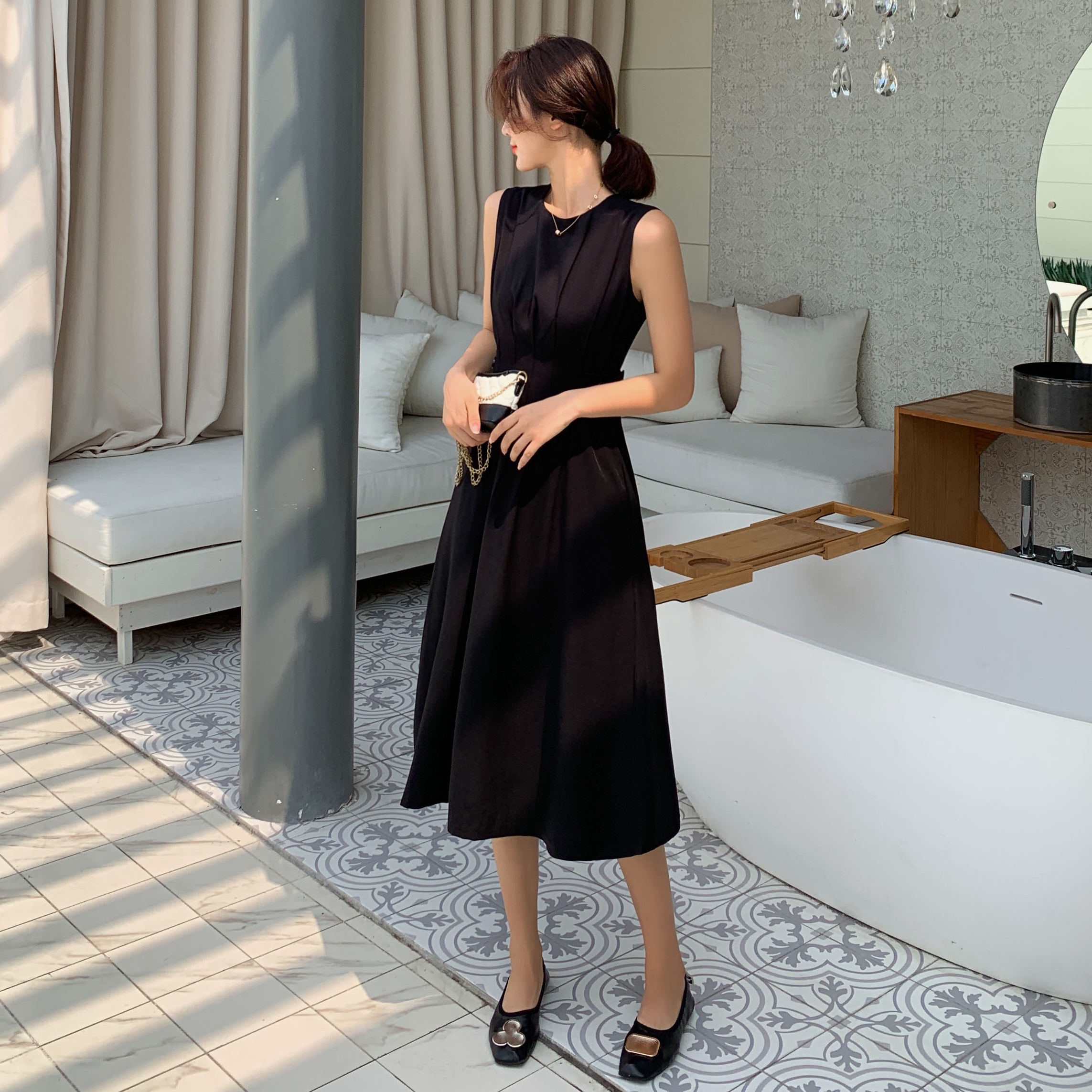连衣裙2020新款夏季法式无袖收腰a字高冷御姐风成熟裙子气质