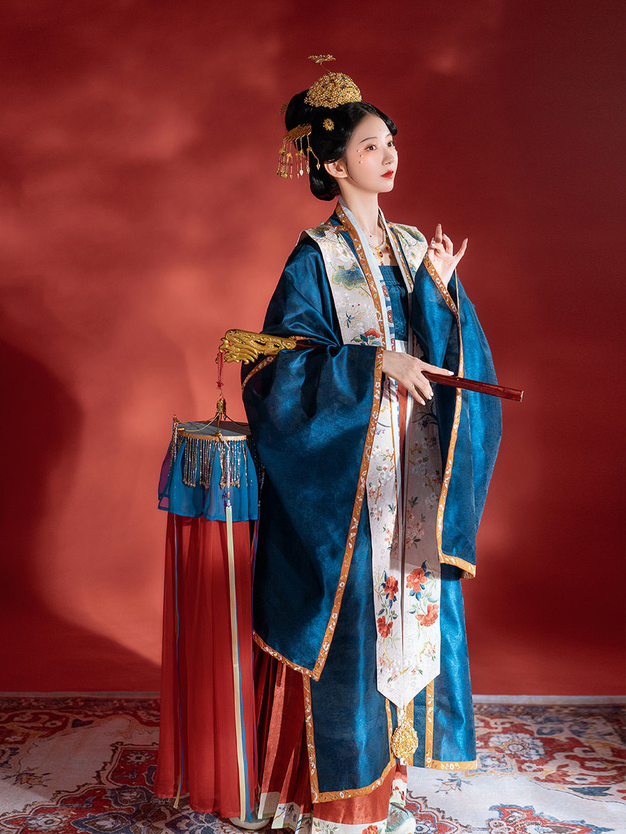 钟灵记韶华绫音霞帔红色婚服宋大袖 秋汉服女萤火虫华裳九州走秀款