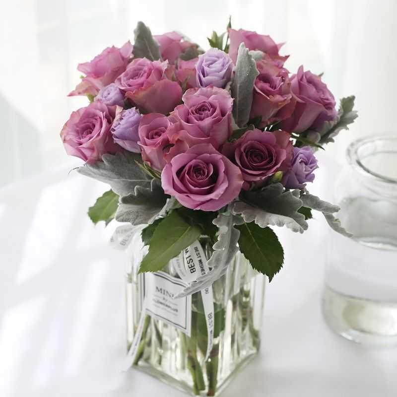 插花玫瑰玫瑰花花瓶简约法式办工桌家庭一周周一鲜花速递同城