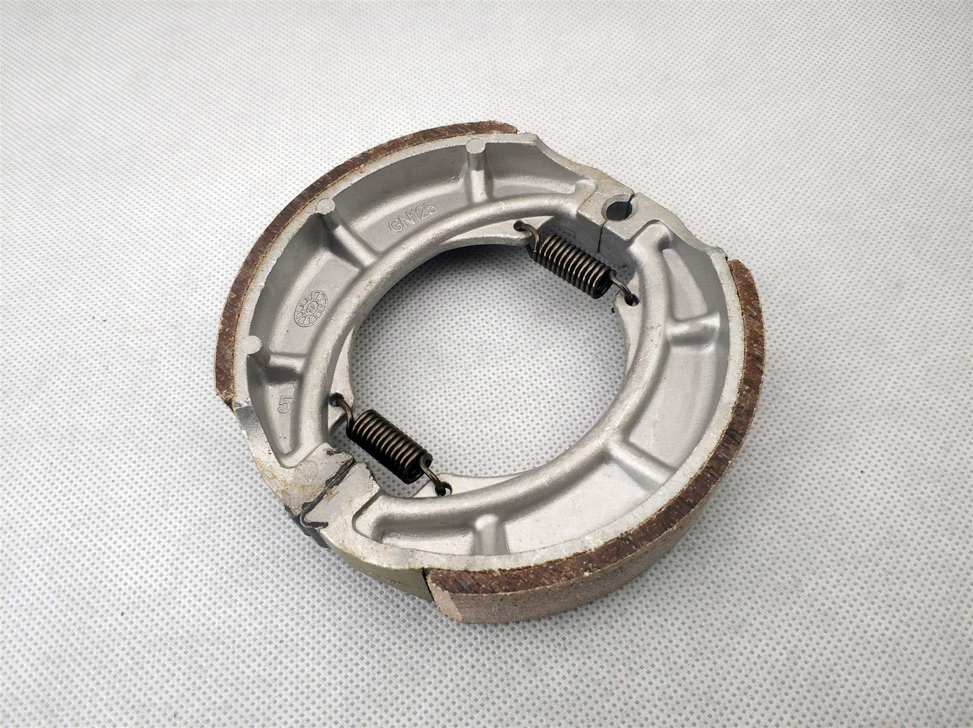 适用摩托车悦冠hj150-6a6d6ehj125-16a16c16e鼓刹片刹车片