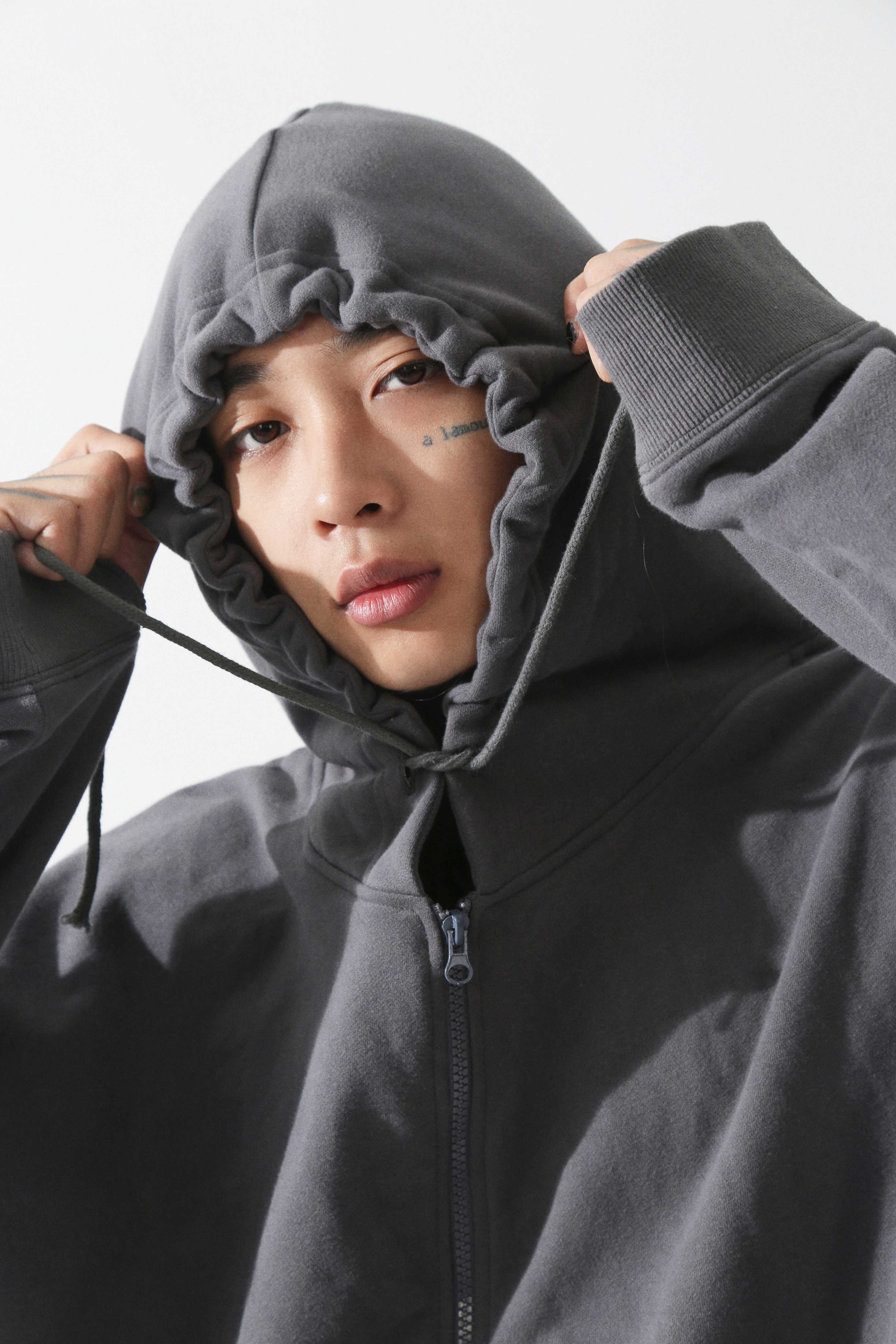 oinkoink早春穿搭特别两色树脂拉链卫衣外套套头纯色连帽