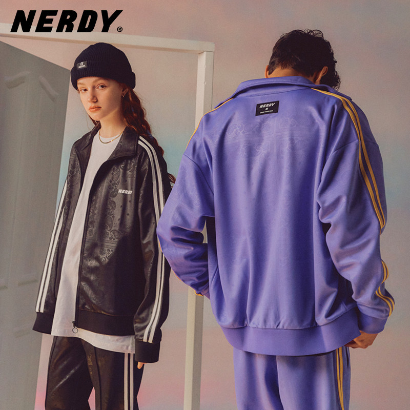 nerdy2021年秋秋季新品潮流复古佩斯图案压花情侣时尚套装