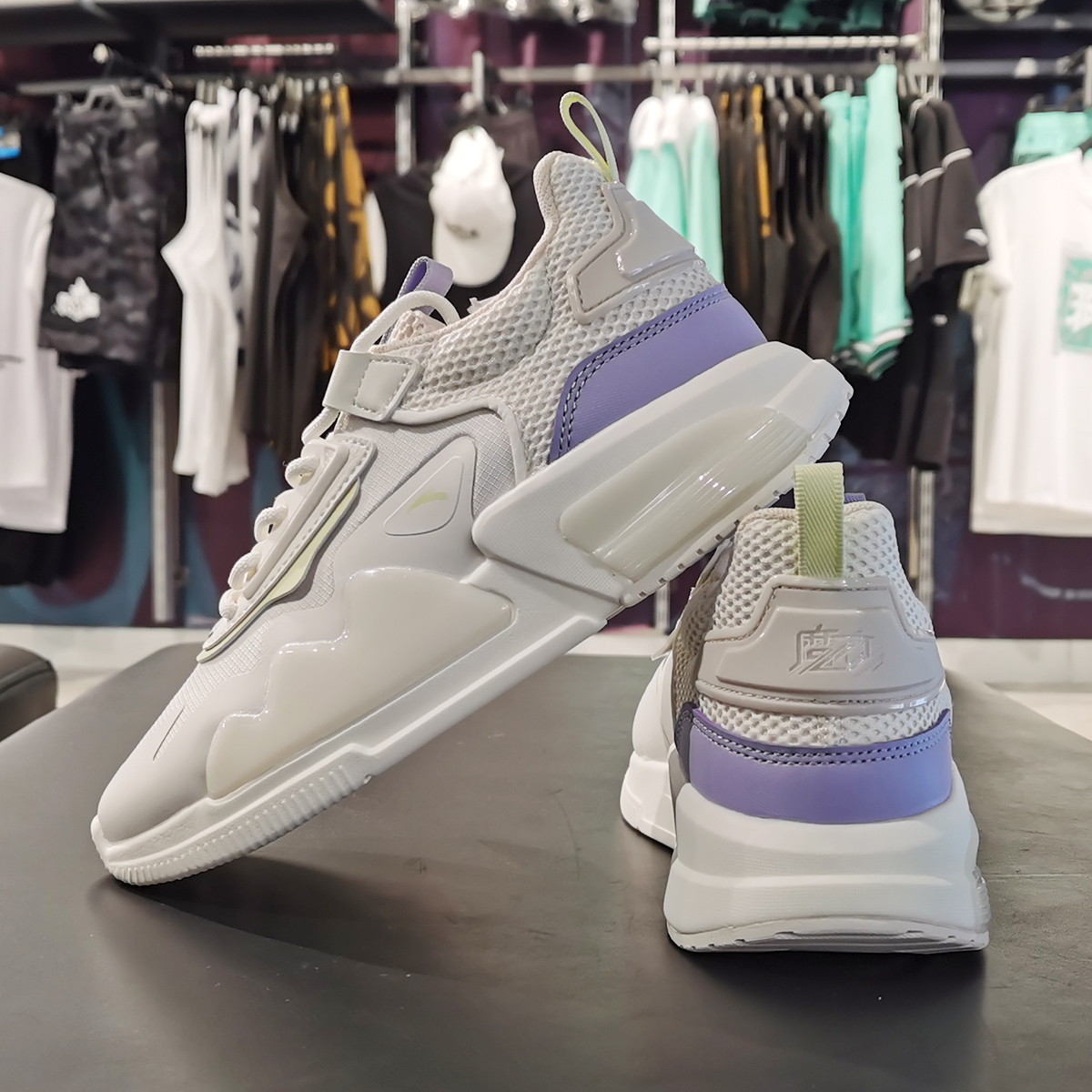 安踏女鞋2021年秋新品透气轻便时尚虫洞科技运动休闲鞋