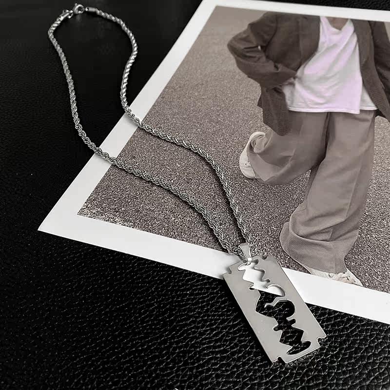 个性刀片吊坠钛钢男士项链ins嘻哈百搭装饰项链