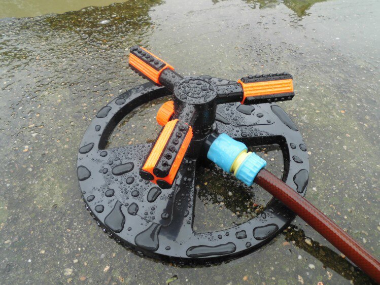 摇摆摆式自动旋转喷头园林草坪灌溉降温洒水器雾化微喷